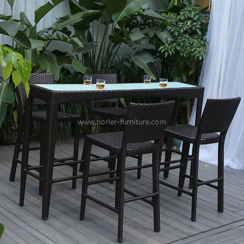 Açık hava rattan yüksek bar masa ve sandalyeler seti